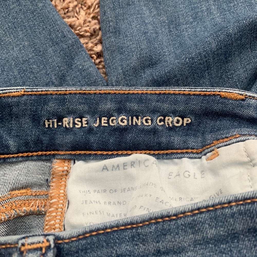 American Eagle Hi-rise Crop - Picture 4 of 6